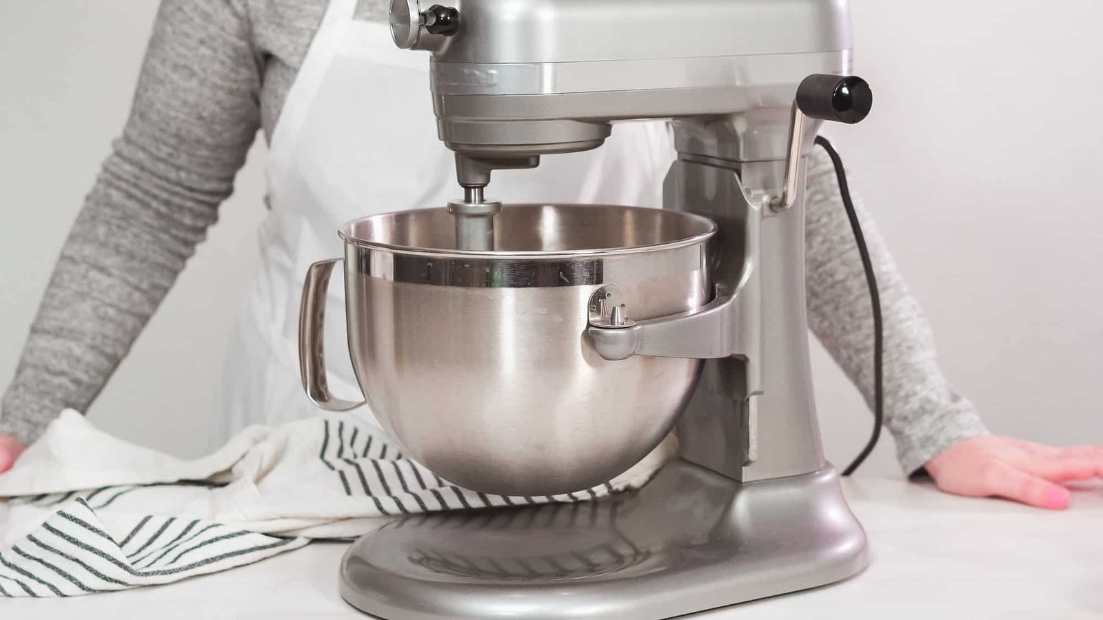 KitchenAid Classic Series 4.5 Quart Tilt-Head Stand Mixer K45SS, White -  household items - by owner - housewares sale
